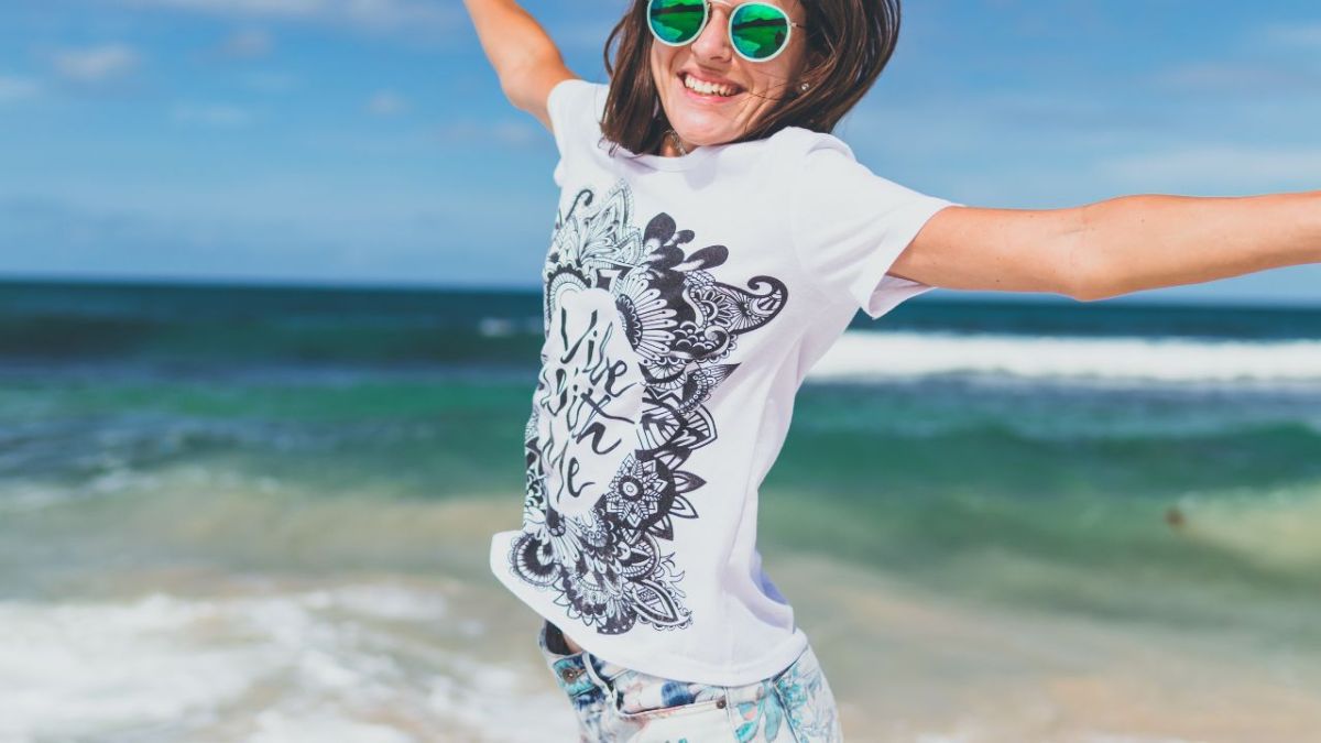 25 Best Shopify T-Shirt Print-On-Demand Suppliers